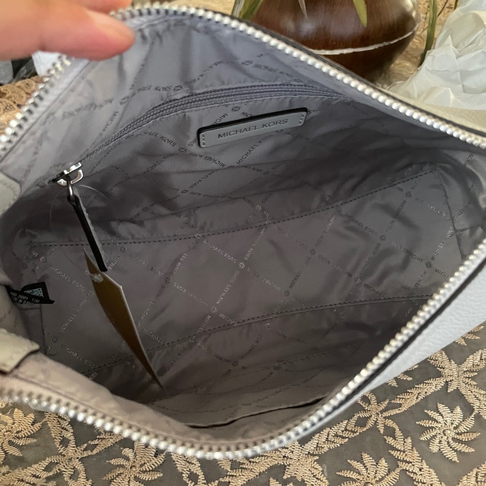 New Mk crossbody 🦋 - Picture 5 of 9